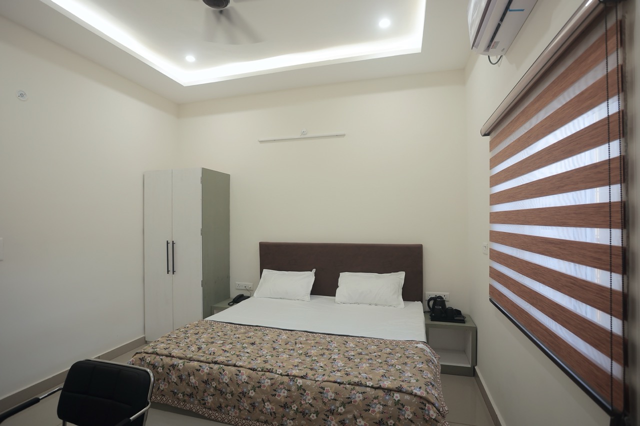 Super Deluxe – 2 Bed - Photo 2 at Hotel Prem Sadan near Pandokhar Sarkar Dham