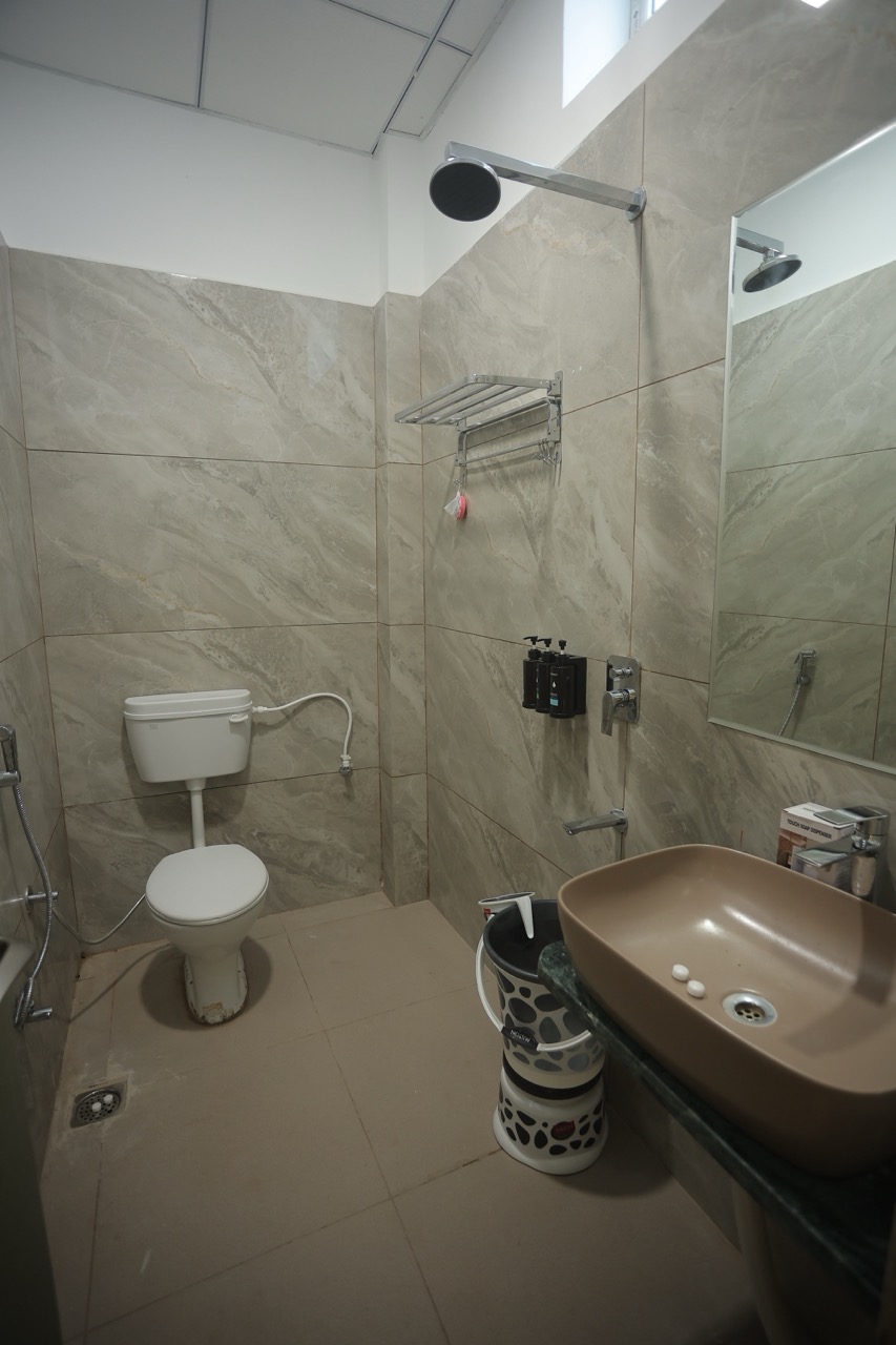 Super Deluxe – 2 Bed - Photo 6 at Hotel Prem Sadan near Pandokhar Sarkar Dham