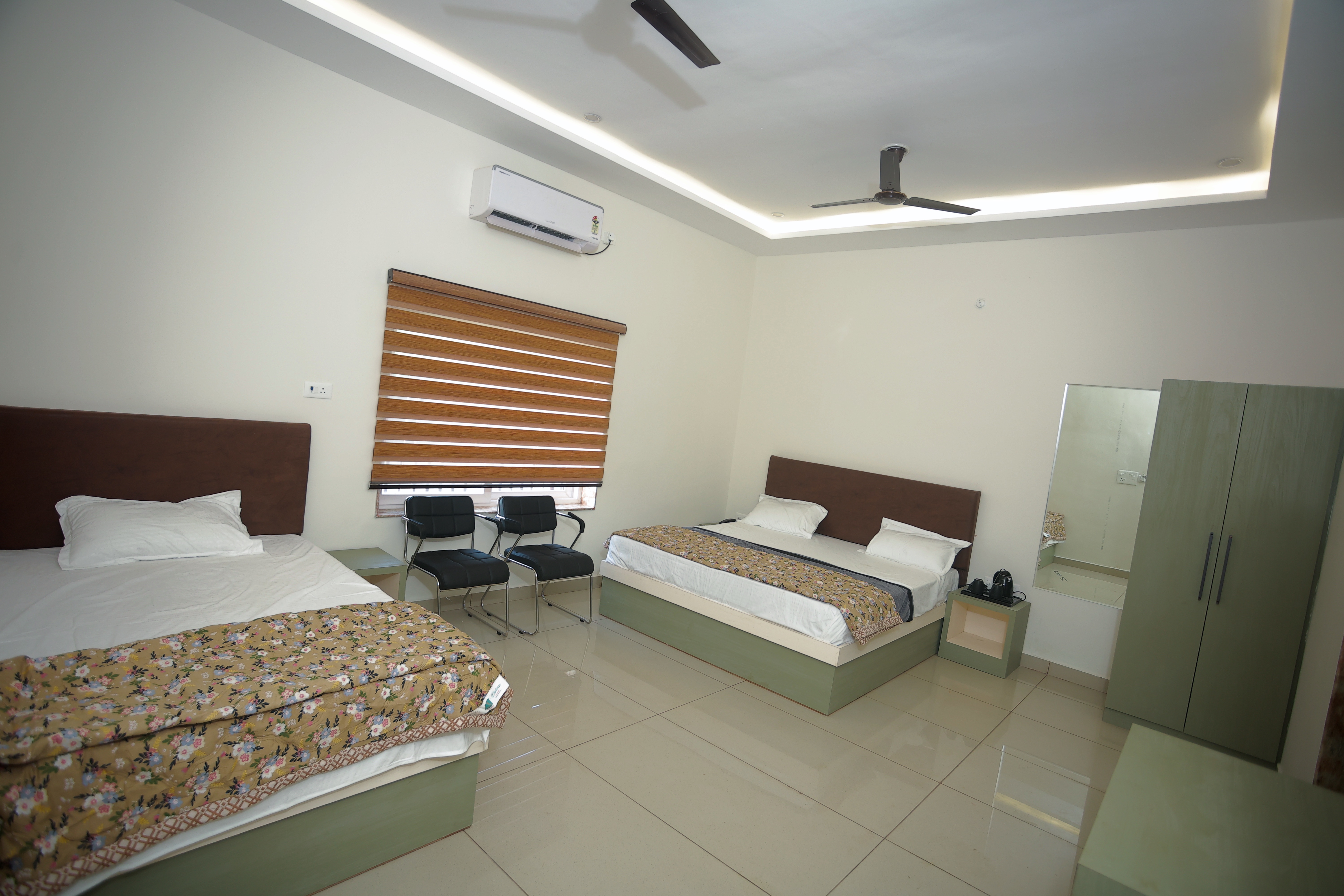 Suite Room – 3 Bed - Photo 2 at Hotel Prem Sadan near Pandokhar Sarkar Dham